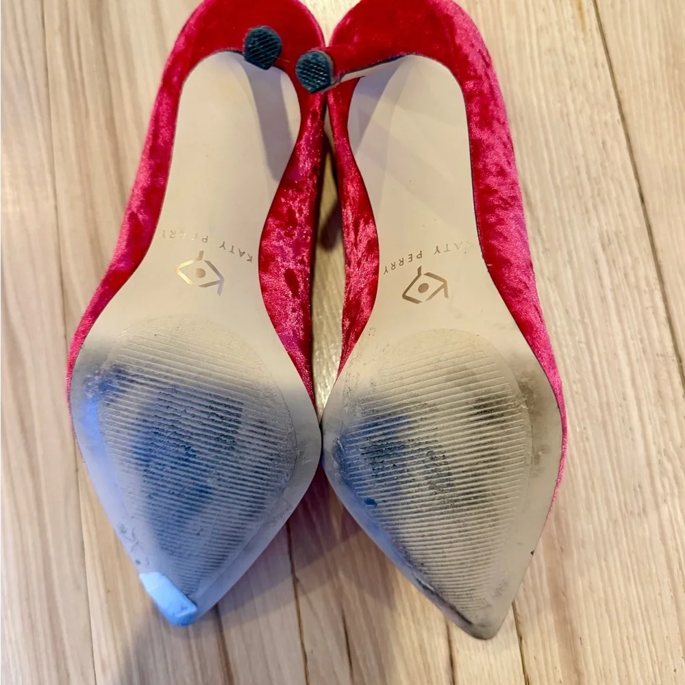 Katy Perry Sissy Velvet Pump! Vibrant pink! Size 6 - Picture 5 of 6